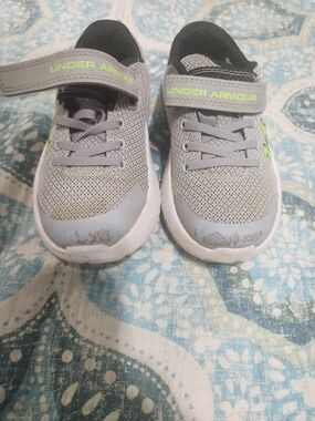 Under Armour Kids' Light Gray & Neon Green Athletic Shoes